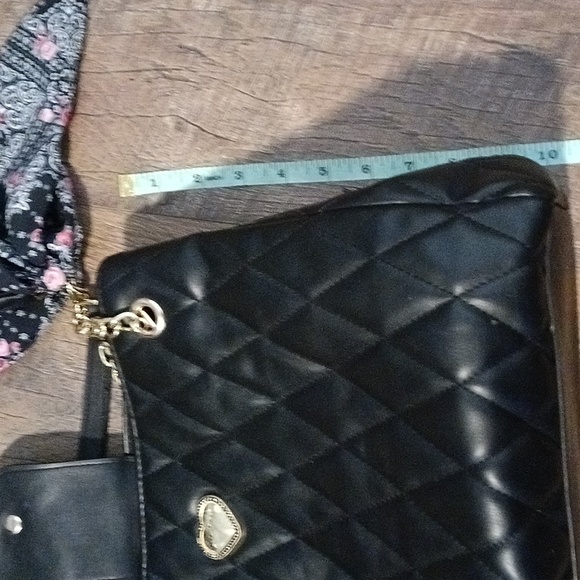 Betsey Johnson quilted soft faux leather bag with chain handles 😍😍😍 - Picture 12 of 13